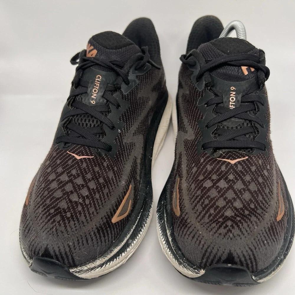 HOKA One One Clifton 9 Black Gold 9.5 B Womens Lace Up Running Shoes Sneakers